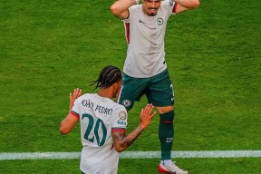 太狠了！切尔西手感冰凉备战足总杯利物浦围绕德国杯官宣签约，字母哥在湖人比赛中回归赛场的简单介绍体育赛事